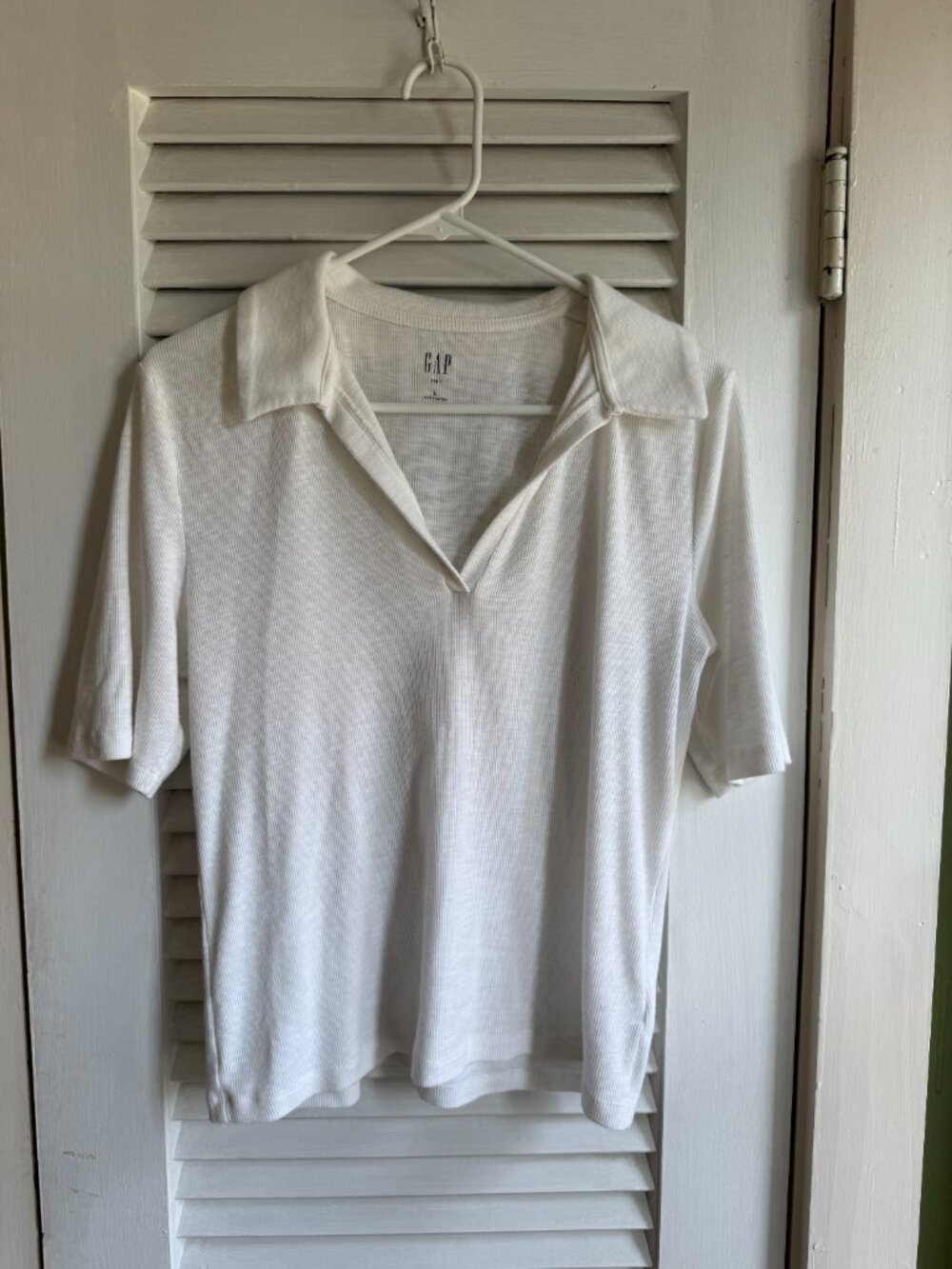 Gap V neck
